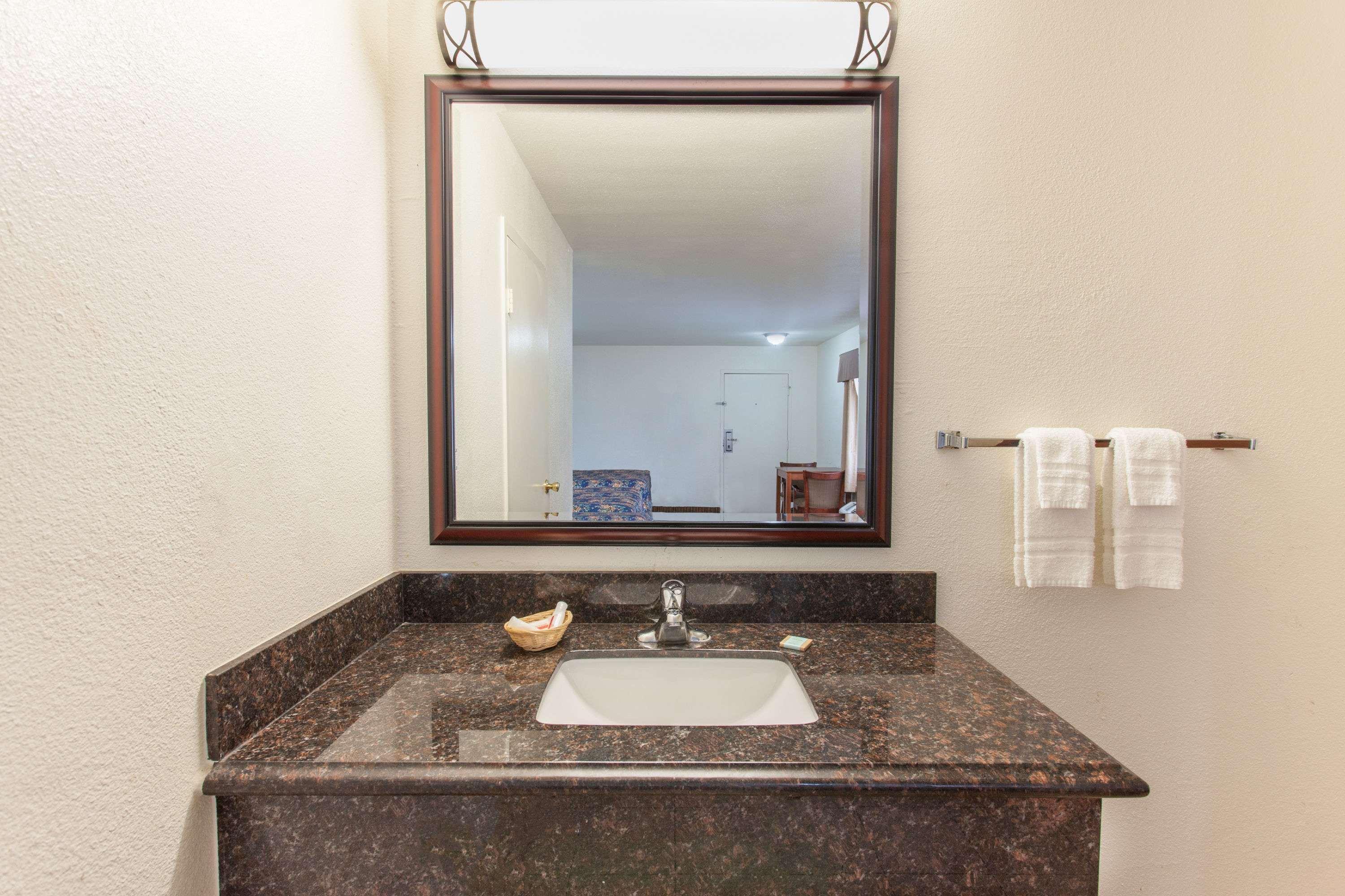 Travelodge By Wyndham Hemet Ca Exterior foto