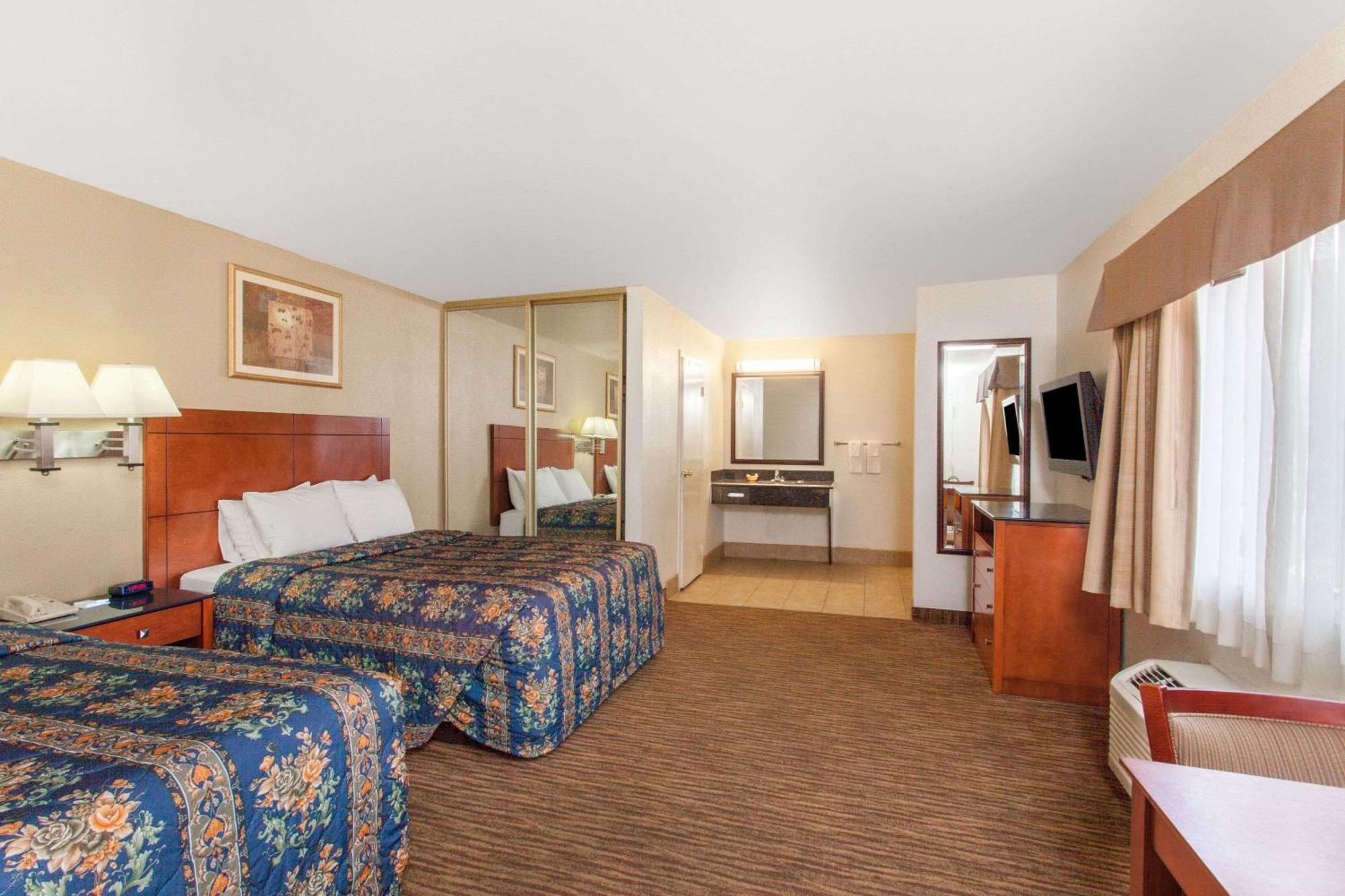 Travelodge By Wyndham Hemet Ca Exterior foto